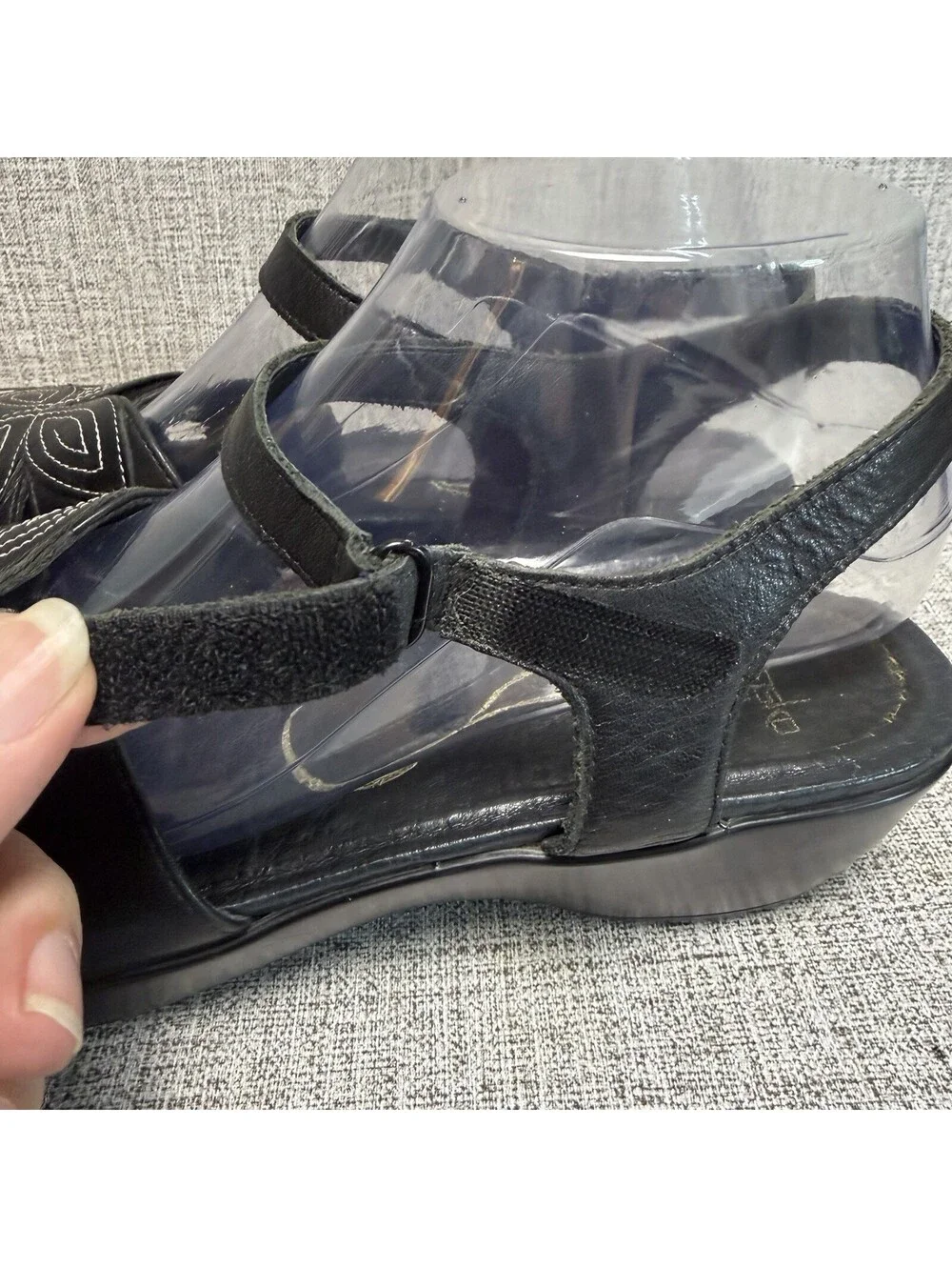 Dansko Sandals Women’s Sz 40 (US 9.5-10) Black Leather Flower Design Adjustable